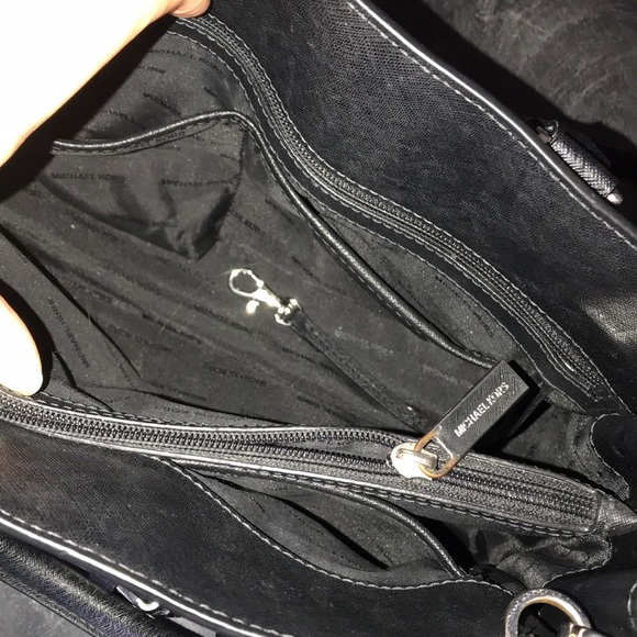 *SOLD* Michael Kors Emma Satchel - Picture 5 of 8